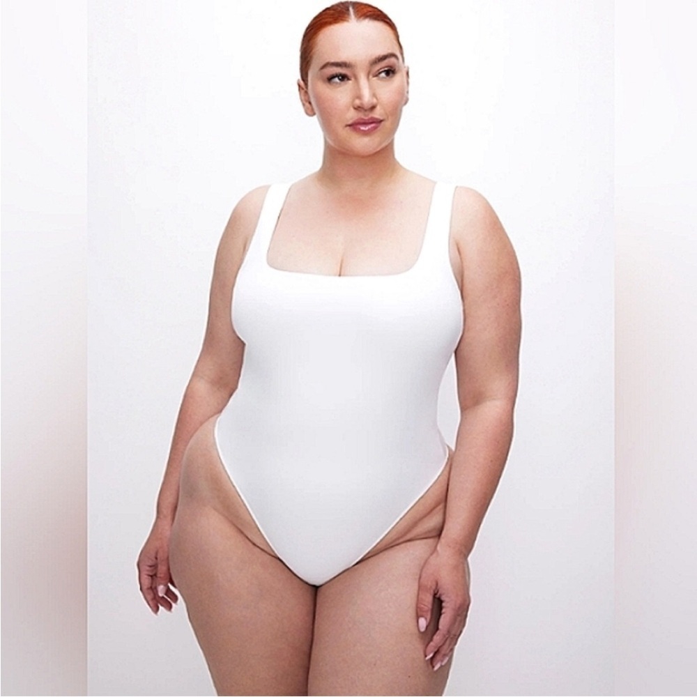 Good American Scuba Modern Tank Square Neck Bodysuit in White. Size 5 = 2X
